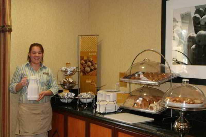 Hampton Inn Cortland Restaurant foto